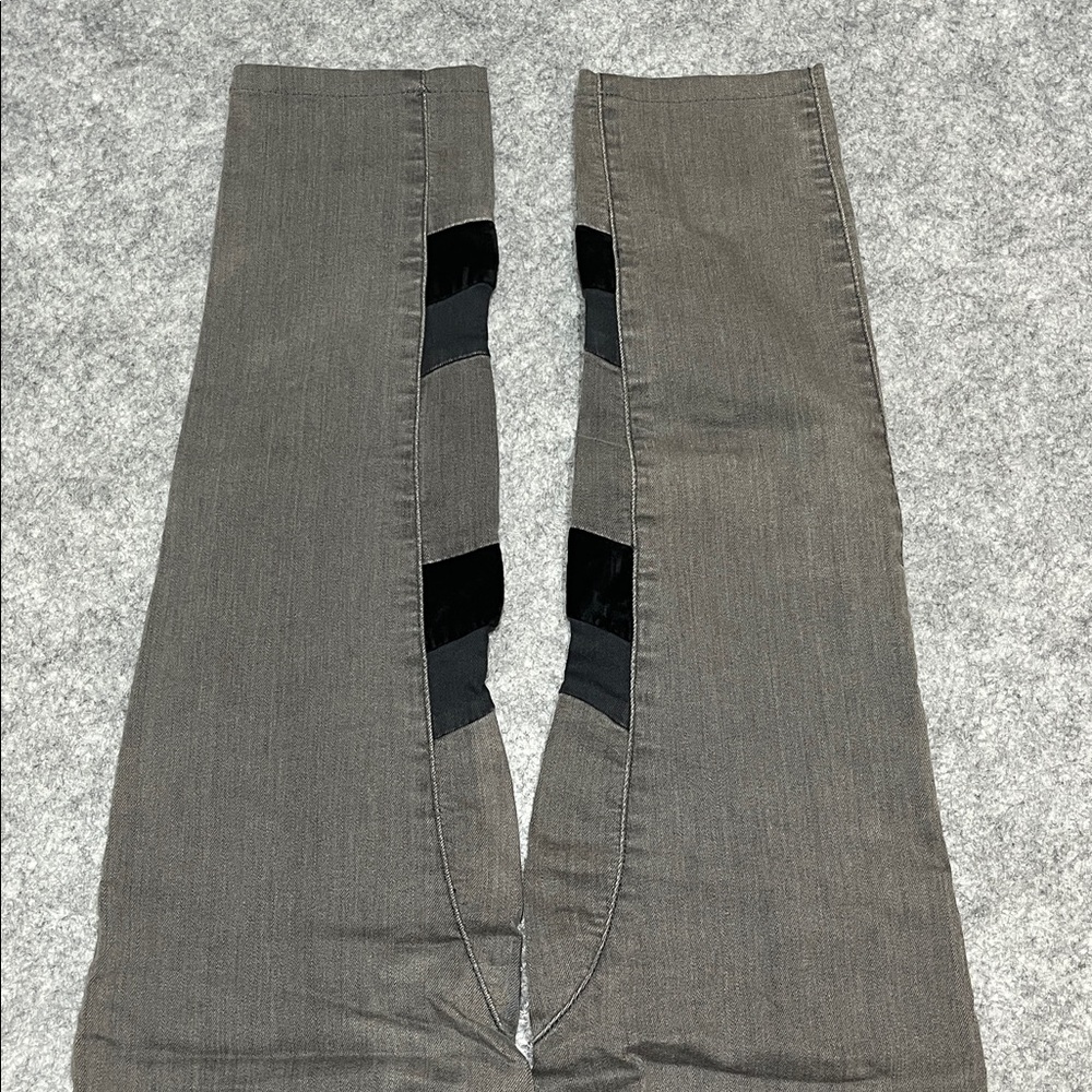Black Orchid Women’s Gray Skinny Jeans with Black Velvet Side Panels - Picture 2 of 7
